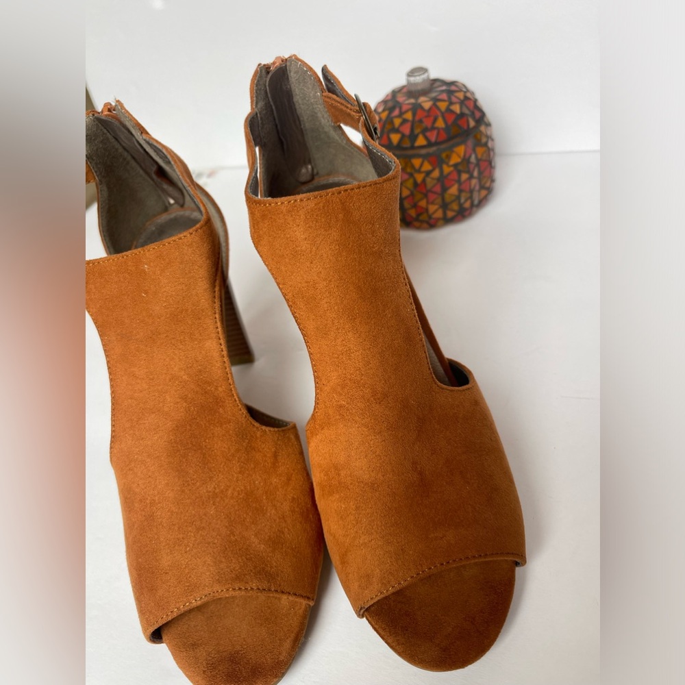 Mida Spana Cognac Suede Heels Sz 8.5